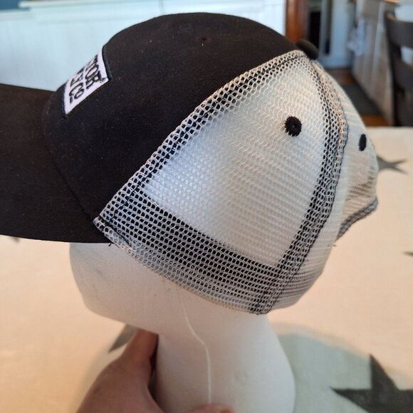 Tractor Supply Co Black‎ White Mesh Back Trucker Snap Back Hat Cap - Picture 2 of 5